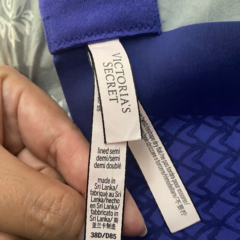 VICTORIA SECRET 38D Bra